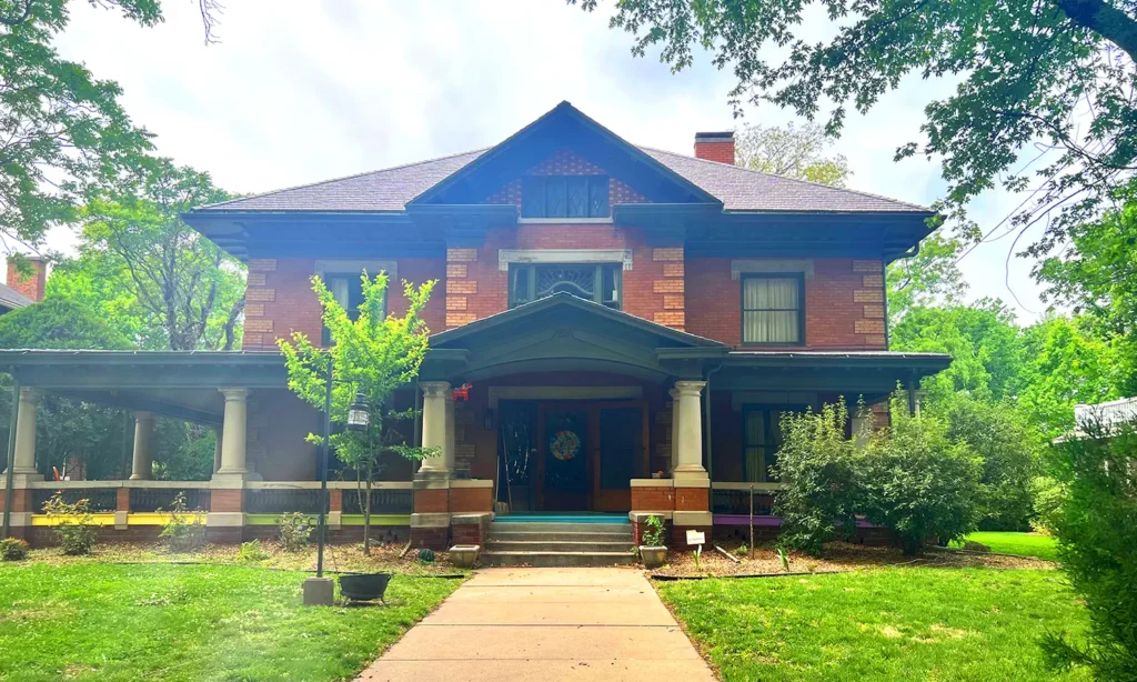 255 N Roosevelt